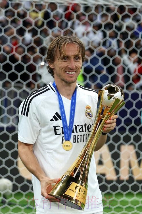 自宣!莫德里奇:我已经与球队续约了 下个赛季见 自宣!莫德里奇:我已经与球队续约了 下个赛季见